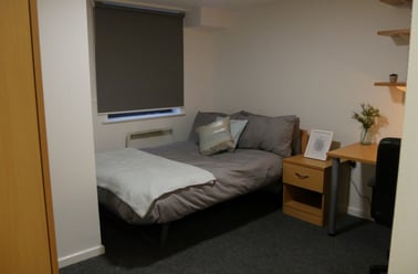 Ensuite - Gold, Central Place, 59a Edward Street, Netherthorpe, Sheffield - Image 2