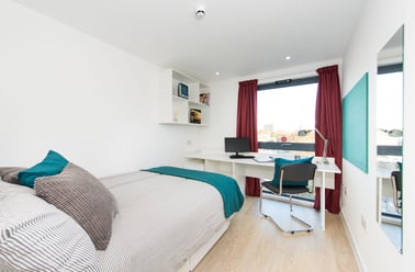 En-suite silver, Vincent Place, Vincent's Walk, City Centre, Southampton - Image 2