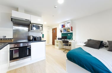 Studio gold, Vincent Place, Vincent's Walk, City Centre, Southampton - Image 3