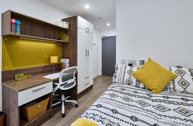 Ensuite - Large Flat, The Oaks, Westwood Way, Westwood heath, Coventry - Image 2