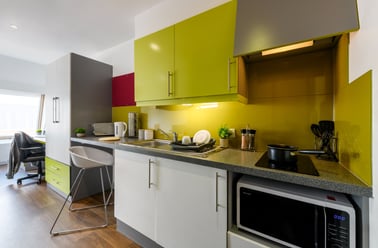 Studio bronze, The Boulevard, 6-18 Hull Road, Central, York - Image 2