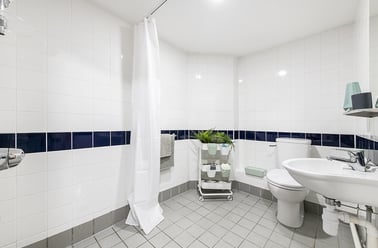 Ensuite Bronze, Sheffield 3, 80 Hoyle Street, Broomhill, Sheffield - Image 3