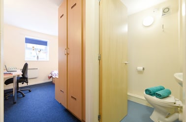 Ensuite - Silver, Snowdon Hall, Vicarage Hill, City Centre, Wrexham - Image 2