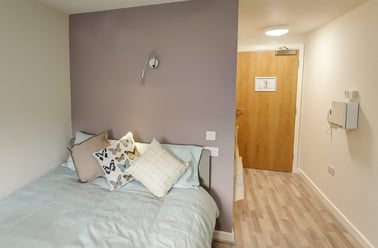 Cluster, Trinity Hall, Holborn Approach, Woodhouse, Leeds - Image 3