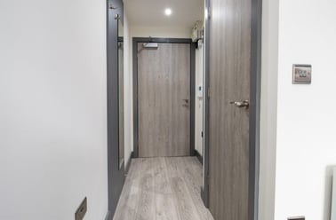 Cluster Luxe, Trinity Hall, Holborn Approach, Woodhouse, Leeds - Image 3