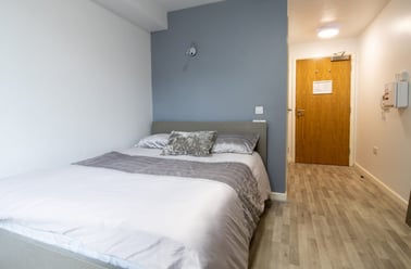 Cluster, Trinity Hall, Holborn Approach, Woodhouse, Leeds - Image 2