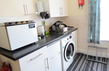 Flat 3, 6 Queens Park Gardens, Springbourne, Bournemouth - Image 3