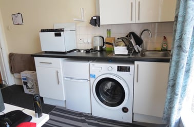 Flat 3, 6 Queens Park Gardens, Springbourne, Bournemouth - Image 2