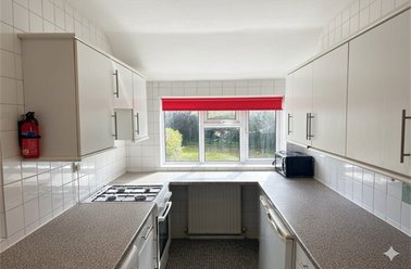 14 Redhill Avenue, Ensbury Park, Bournemouth - Image 2