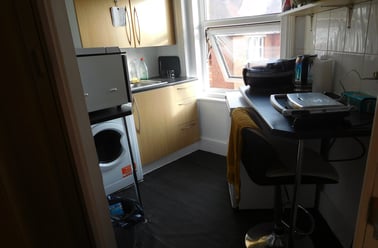 Flat 5, 6 Queens Park Gardens, Springbourne, Bournemouth - Image 2