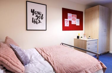 Bronze Standard, Raleigh Park, Faraday Road, Dunkirk, Nottingham - Image 3