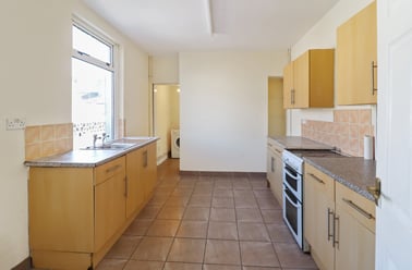 Waun Wen Road, Mount Pleasant, Swansea - Image 2