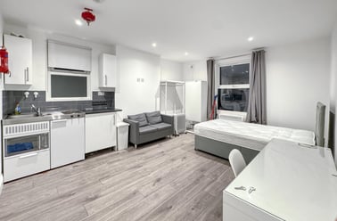 Ivy Road, Cricklewood, London - Image 3