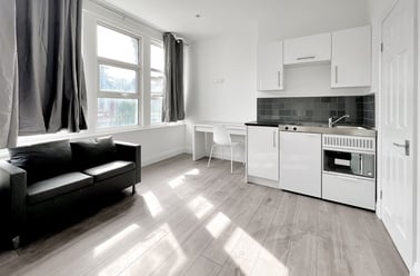 Ivy Road, Cricklewood, London - Image 3