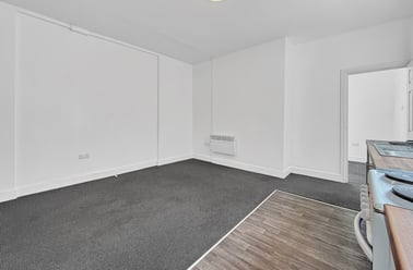 Newport Road, Roath, Cardiff - Image 3