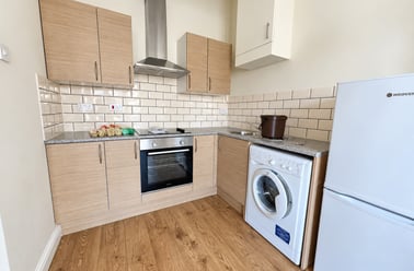 Newport Road, Roath, Cardiff - Image 2