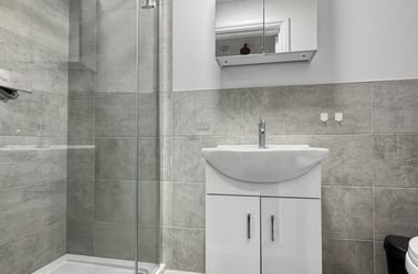 Ivy Road, Cricklewood, London - Image 3