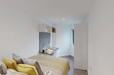 6 Bed Cluster En-Suite Standard, The City Arcade, 108 Fore Street, City Centre, Exeter - Image 2
