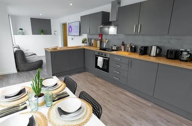 6 Bed Cluster En-Suite Standard, The City Arcade, 108 Fore Street, City Centre, Exeter - Image 3