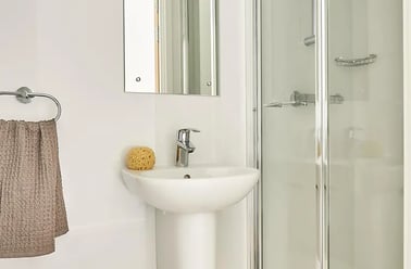 7 Bed Cluster En-Suite Premium, The City Arcade, 108 Fore Street, City Centre, Exeter - Image 2