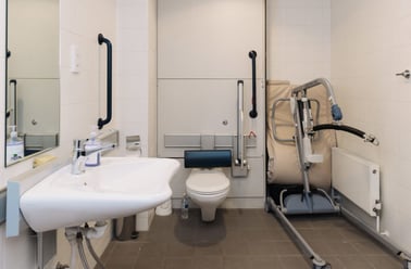 Accessible Ensuite, Goodenough College, Mecklenburgh Square, Russell Square, London - Image 2