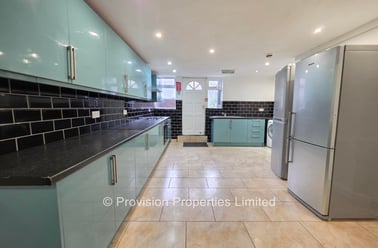 Cardigan Lane, Burley, Leeds - Image 2