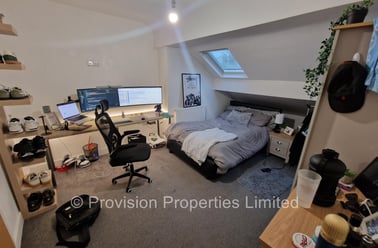 Brudenell Road, Hyde Park, Leeds - Image 2