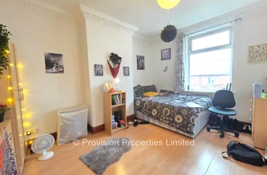 Mayville Avenue, Burley, Leeds - Image 2