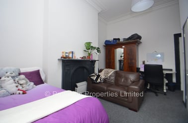 Moorland Road, Hyde Park, Leeds - Image 2