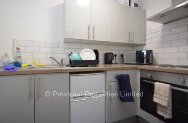 Moorland Road, Hyde Park, Leeds - Image 3