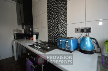 Belle Vue Road, Hyde Park, Leeds - Image 3