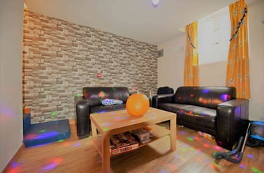 Harold Walk, Hyde Park, Leeds - Image 2