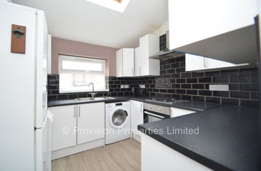 Ashville Avenue, Burley, Leeds - Image 2