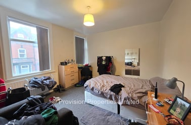 Hessle Place, Hyde Park, Leeds - Image 3