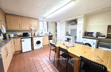 Hessle Place, Hyde Park, Leeds - Image 2