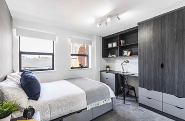 Queens Road, Hyde Park, Leeds - Image 2