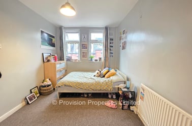 Manor Drive, Hyde Park, Leeds - Image 3