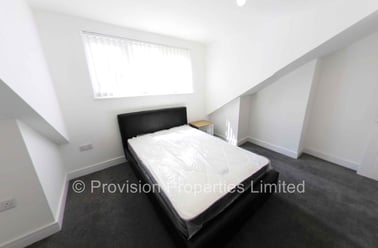 Brudenell View, Hyde Park, Leeds - Image 3