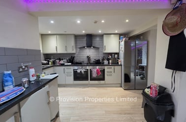 Brudenell Avenue, Hyde Park, Leeds - Image 2