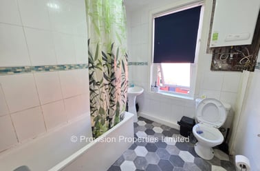 Harold View, Hyde Park, Leeds - Image 3