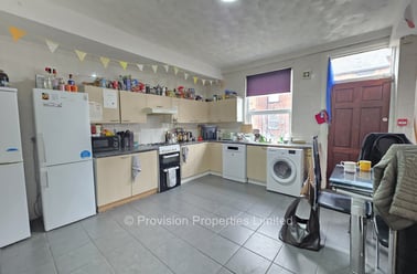 Brudenell Mount, Hyde Park, Leeds - Image 2