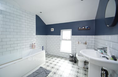 Brudenell Avenue, Hyde Park, Leeds - Image 2