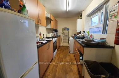 Brudenell Mount, Hyde Park, Leeds - Image 3