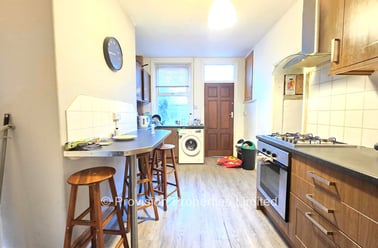 Mayville Place, Burley, Leeds - Image 3