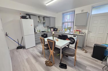 Ashville Terrace, Burley, Leeds - Image 3