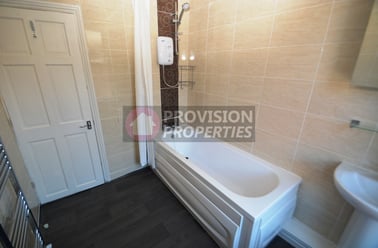 Thornville Terrace, Hyde Park, Leeds - Image 2