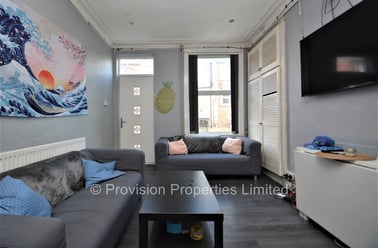 Queens Road, Hyde Park, Leeds - Image 2