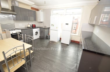 Manor Drive, Hyde Park, Leeds - Image 2