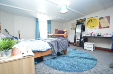 Manor Drive, Hyde Park, Leeds - Image 3