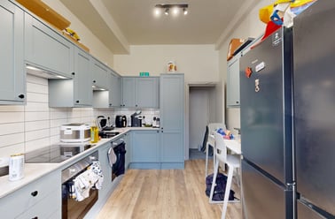 Ash Grove, Hyde Park, Leeds - Image 2